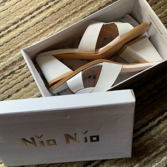 Ladies Sandals - Picture 2 of 7